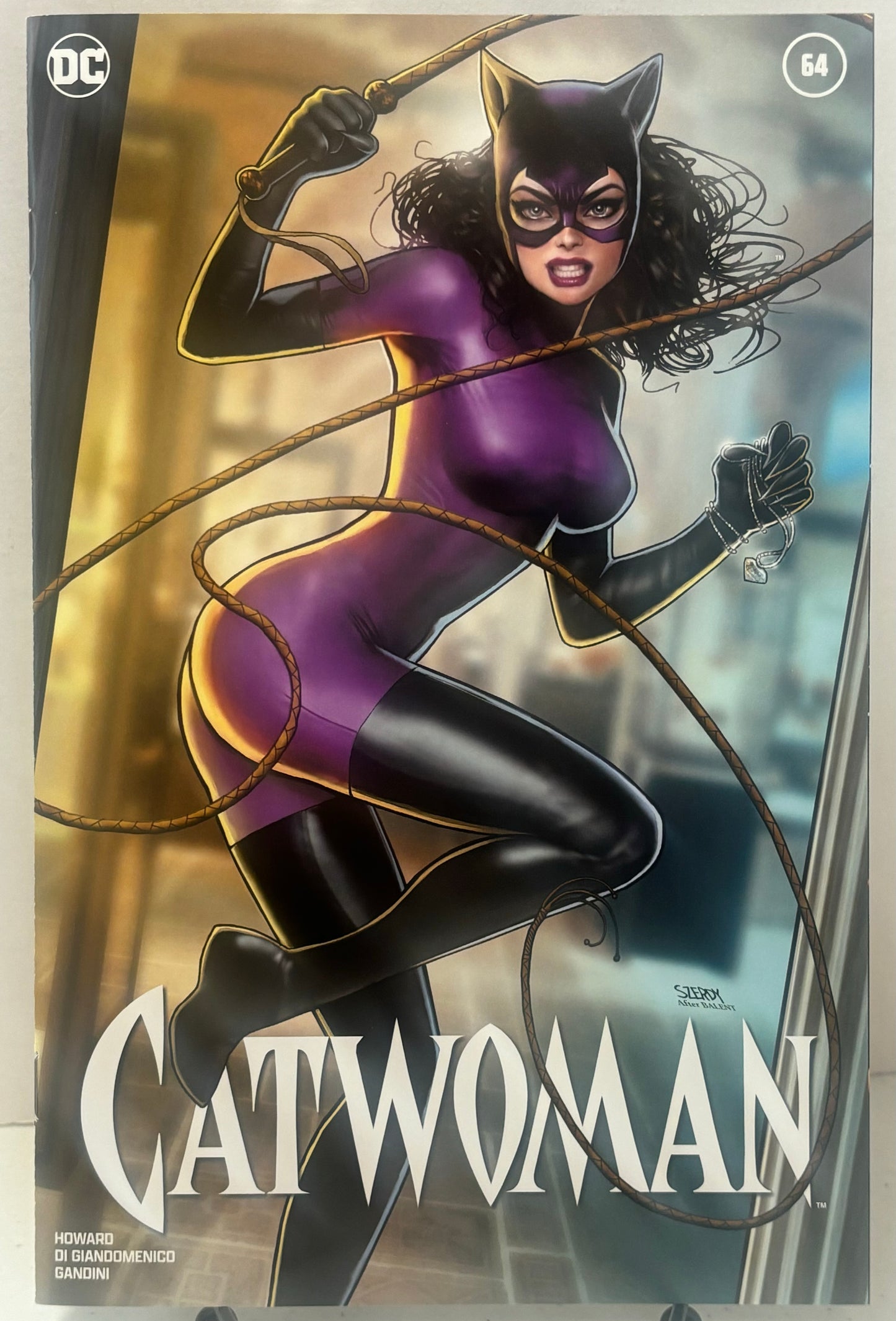 Catwoman #64 Szerdy Trade Dress Exclusive NM (pre-owned)